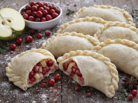 17 450x338 - Вареники с брусникой и яблоками