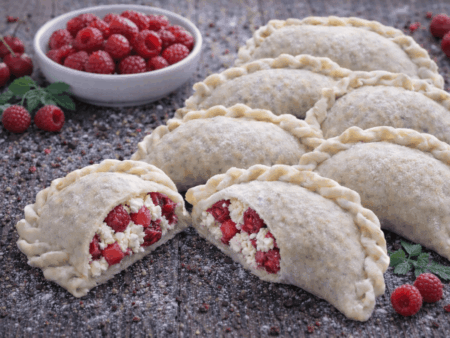 3 450x338 - Вареники с творогом и малиной